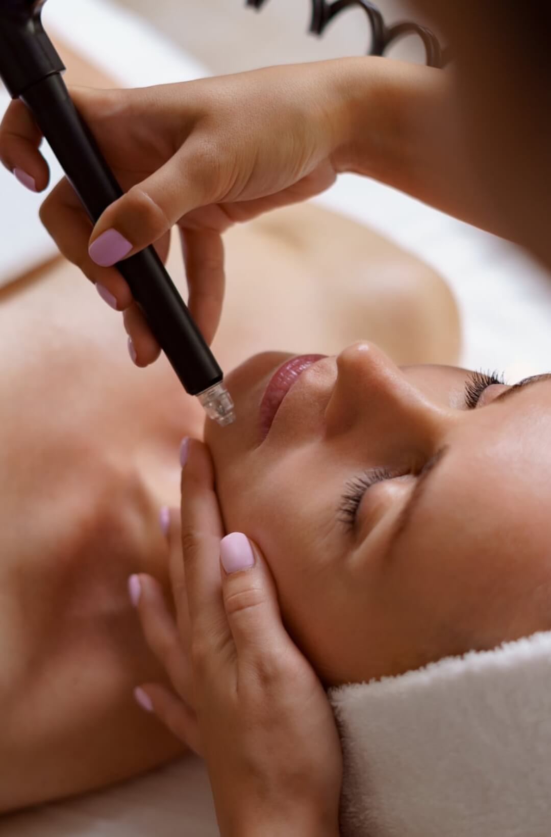 HydraFacial skin rejuvenation treatment with deep cleansing, exfoliation, and hydration for a glowing complexion